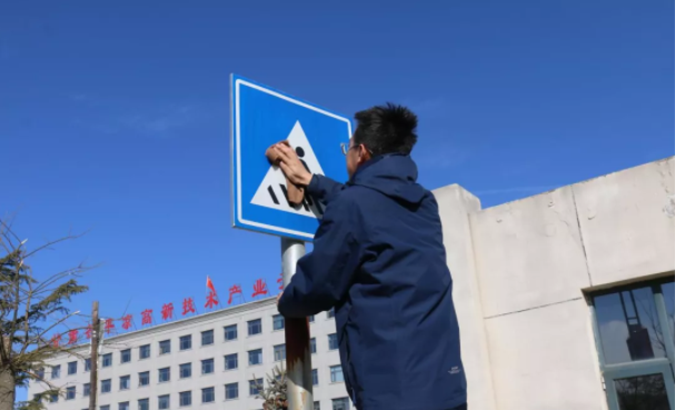 文明创建我先行 ——九游在线登录入口-九游（中国）
团委开展环境卫生整治志愿活动(图3)