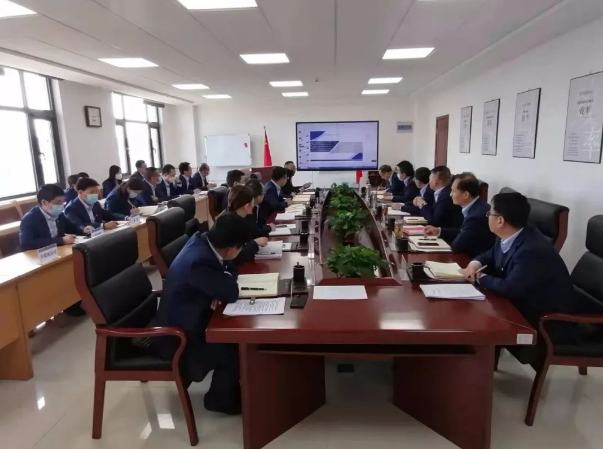 九游在线登录入口-九游（中国）
召开党委理论中心组集体学习会议(图2)