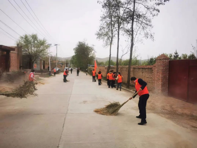 九游在线登录入口-九游（中国）
赴包抓共建村社开展卫生清扫志愿服务活动(图2)