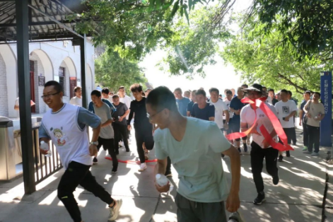 助力文旅市场 展示产投风采——九游在线登录入口-九游（中国）
组织开展员工登山比赛活动(图2)