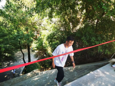 助力文旅市场 展示产投风采——九游在线登录入口-九游（中国）
组织开展员工登山比赛活动(图8)