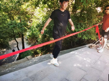 助力文旅市场 展示产投风采——九游在线登录入口-九游（中国）
组织开展员工登山比赛活动(图9)