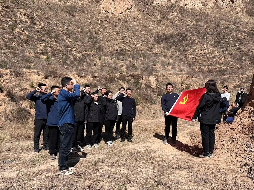 九游在线登录入口-九游（中国）
开展义务植树活动(图3)